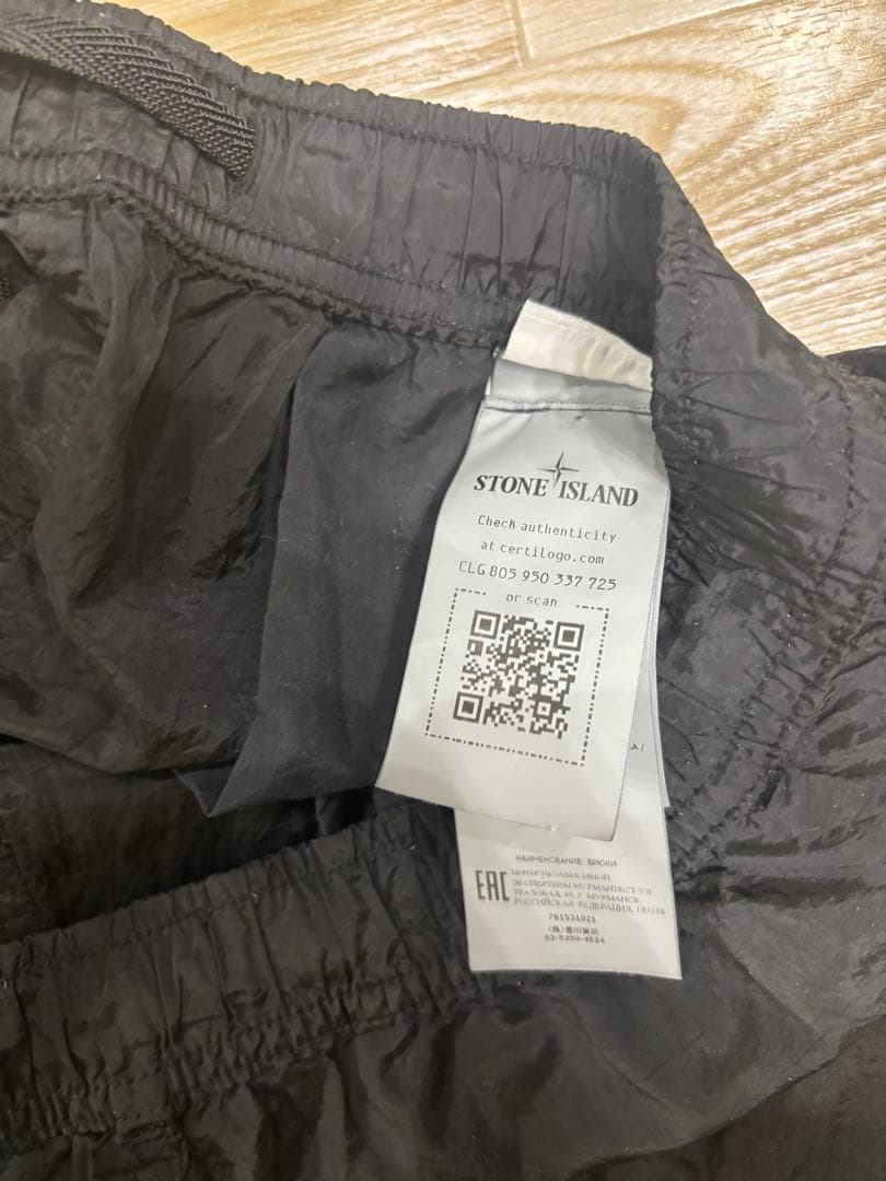 ストーンアイランド　ナイロンメタル　パンツ　シュプリーム　モンクレール　サカイ