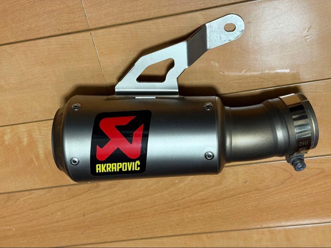 中古 2024年式S1000RR用アクラポビッチ チタンサイレンサー