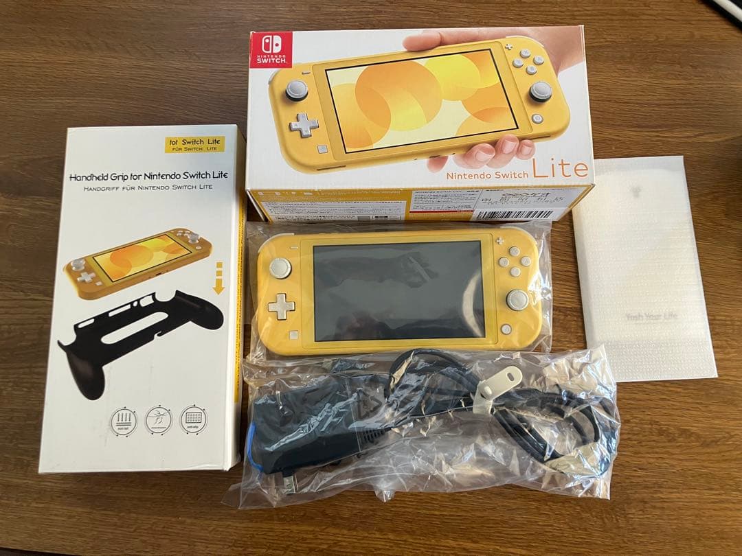 Nintendo Switch Lite イエロー 本体とハンドグリップ付き