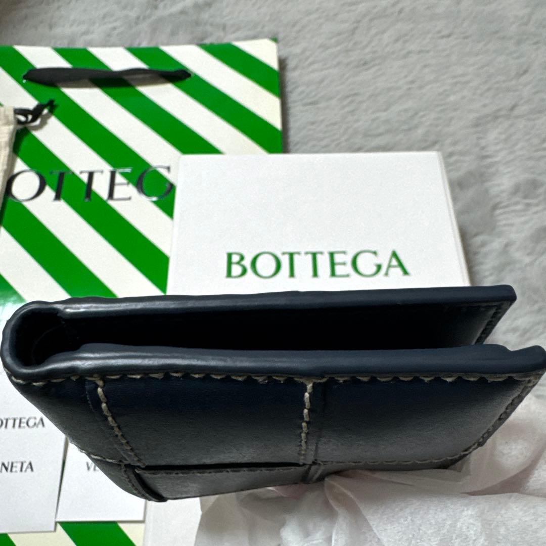 超美品Bottega Veneta 二つ折り財布