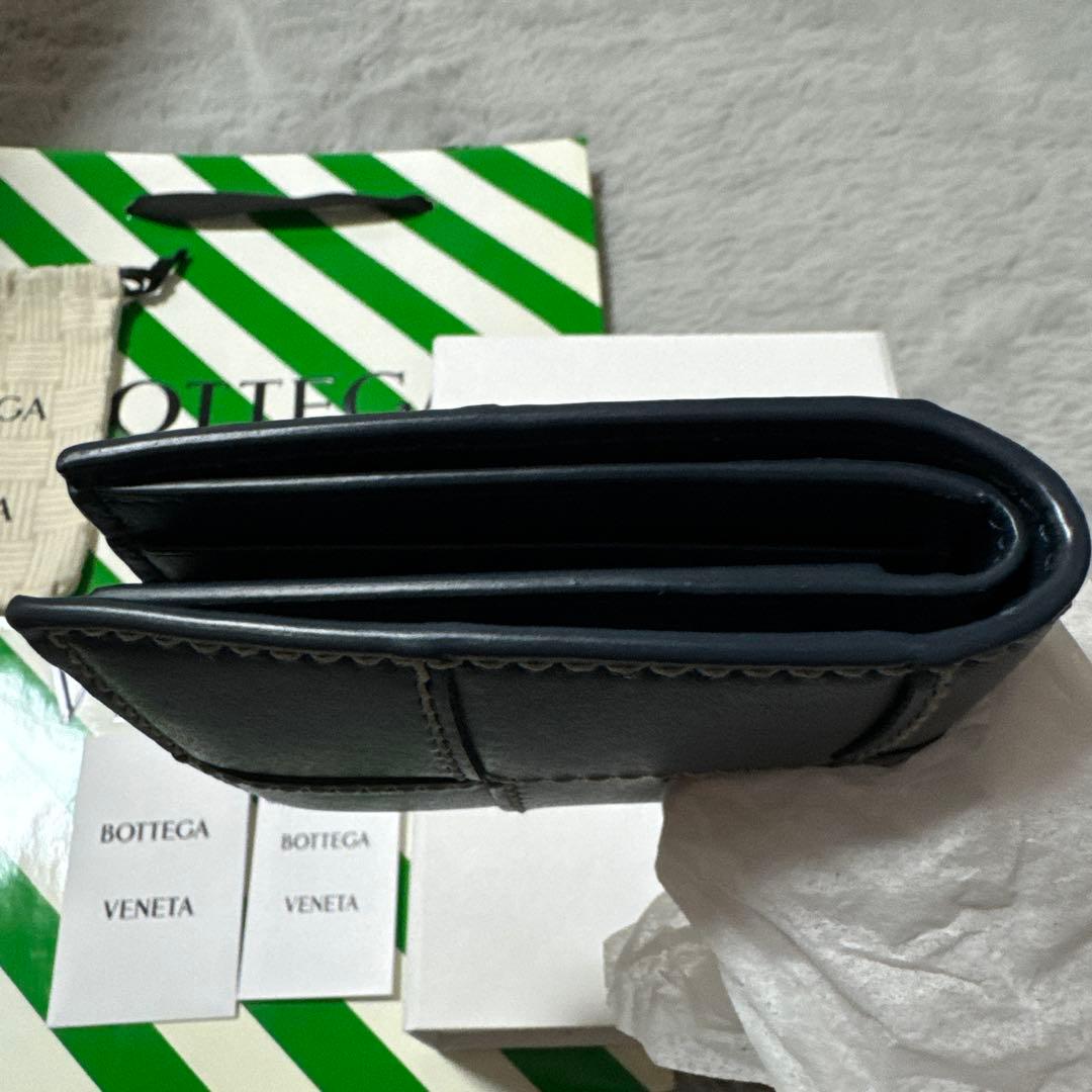 超美品Bottega Veneta 二つ折り財布