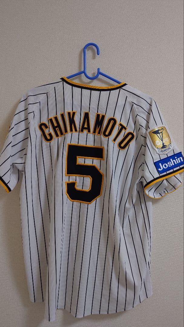 阪神タイガース　近本光司選手　チャンピオンマーク付きユニフォーム