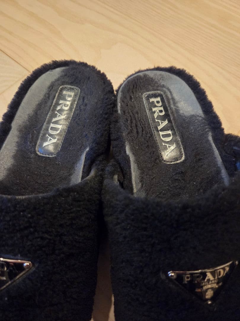 ヨ*ー様 激安最安値！プラダ　シアリングサンダル ボアムートン トライアングル
