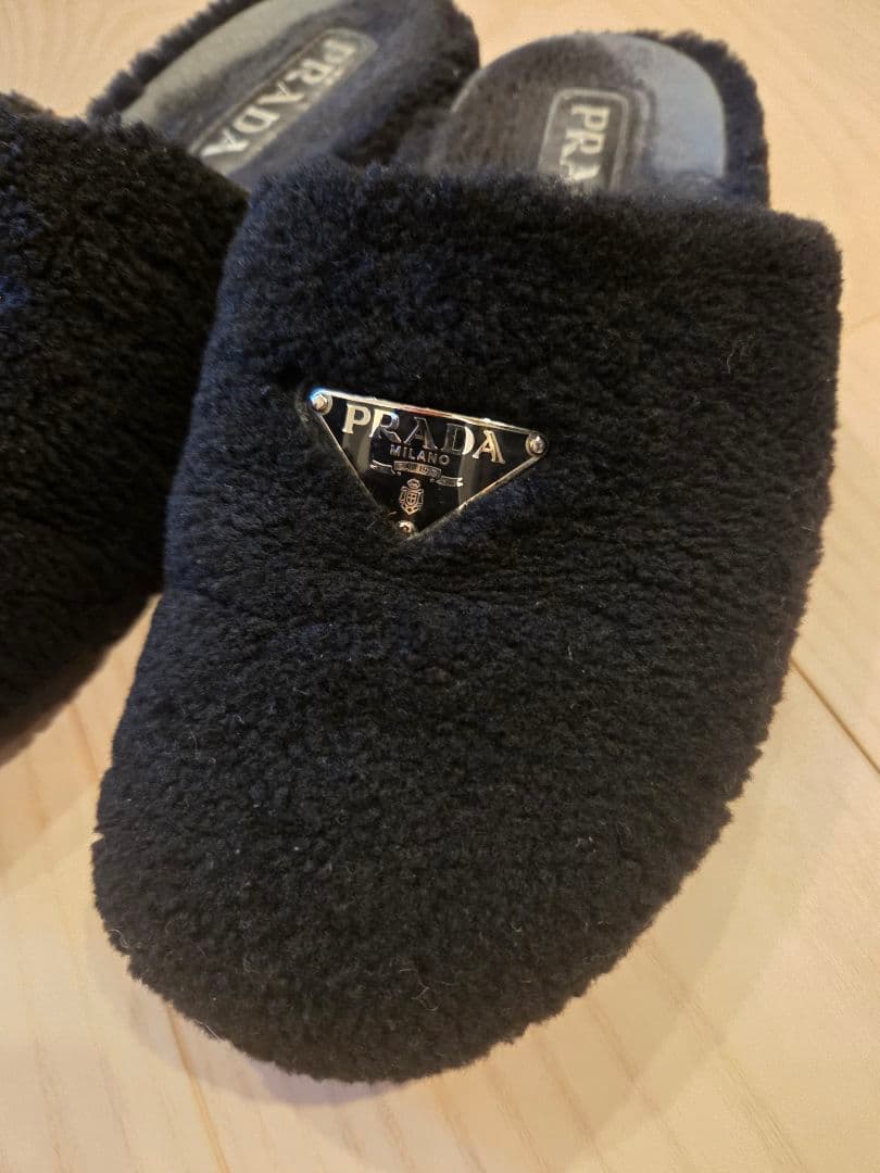 ヨ*ー様 激安最安値！プラダ　シアリングサンダル ボアムートン トライアングル