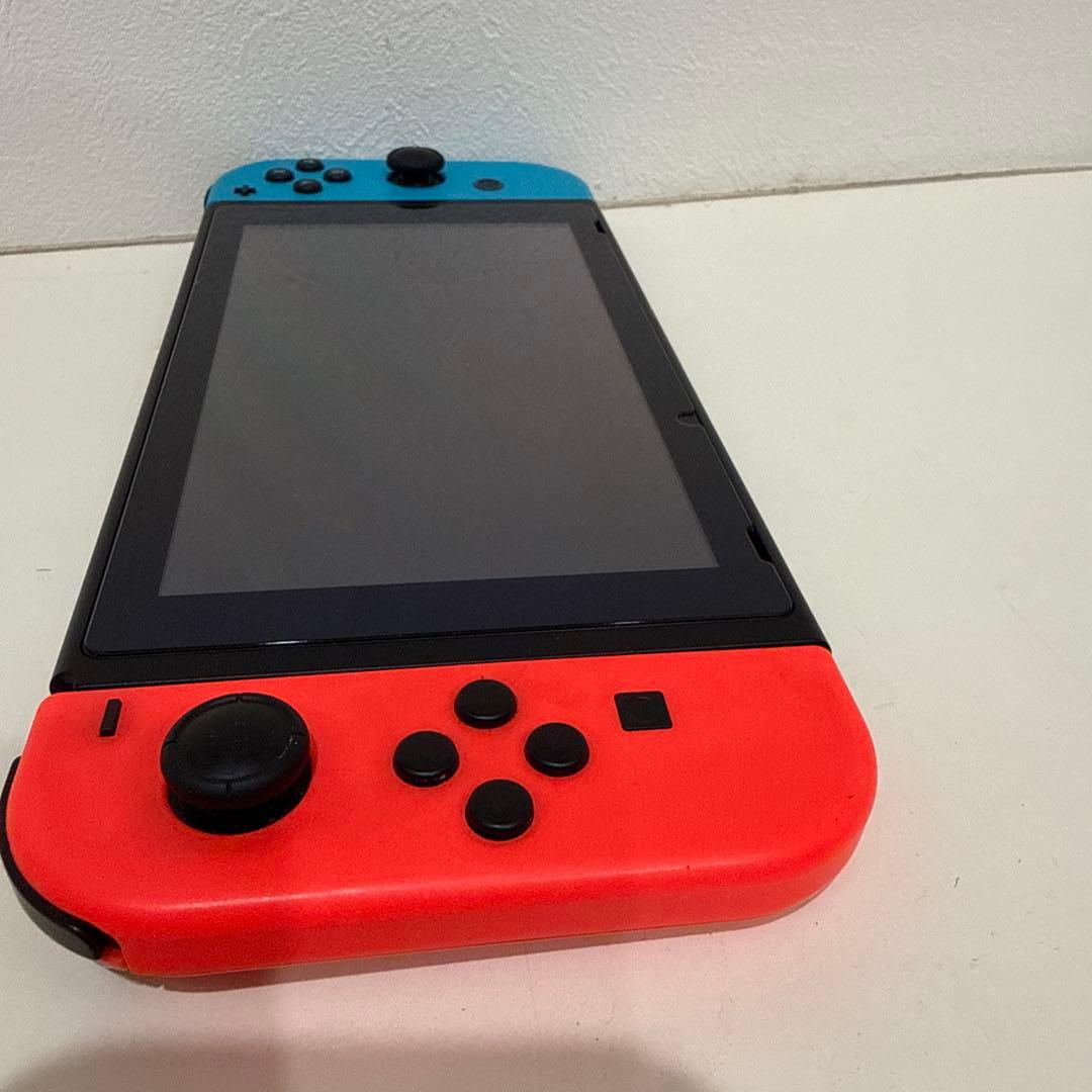 ニンテンドースイッチ[Nintendo Switch]本体とコントローラー