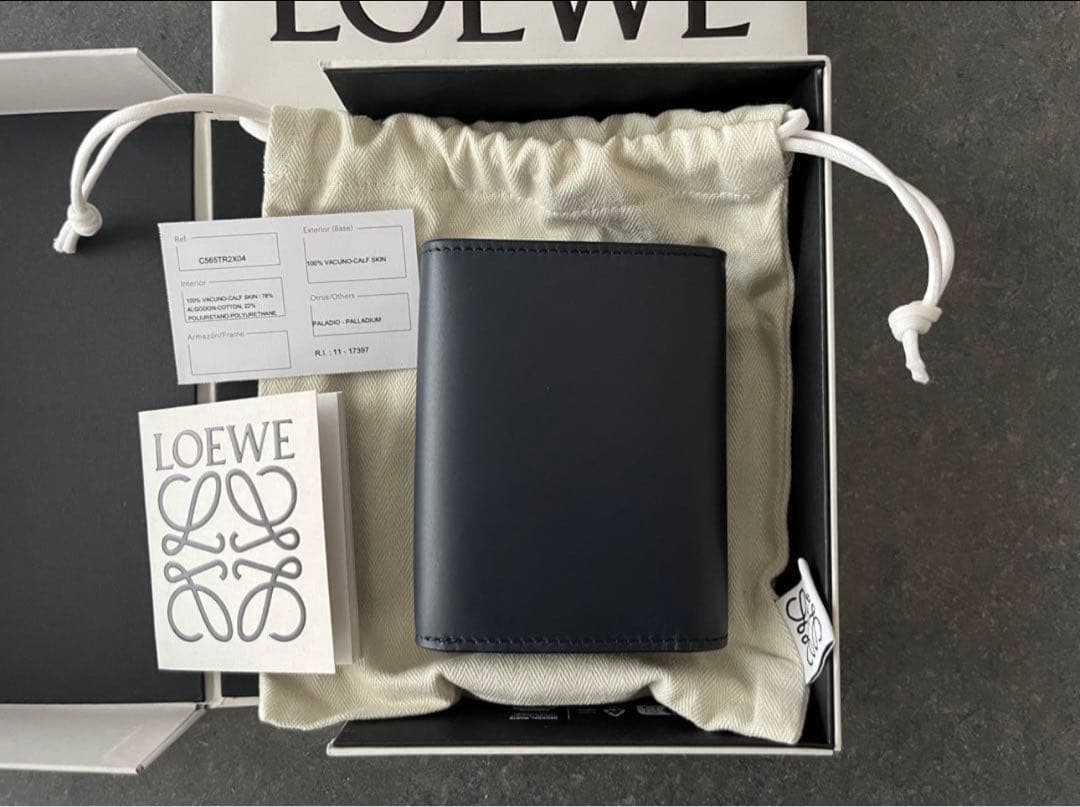 【直営店購入・新品未使用】LOEWEトライフォールドウォレット(サテンカーフ)