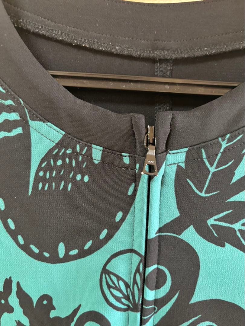 『美品』⭐️トクコプルミエヴォル⭐️黒地に木やお花鳥等柄裾レース豪華チュニック❣️