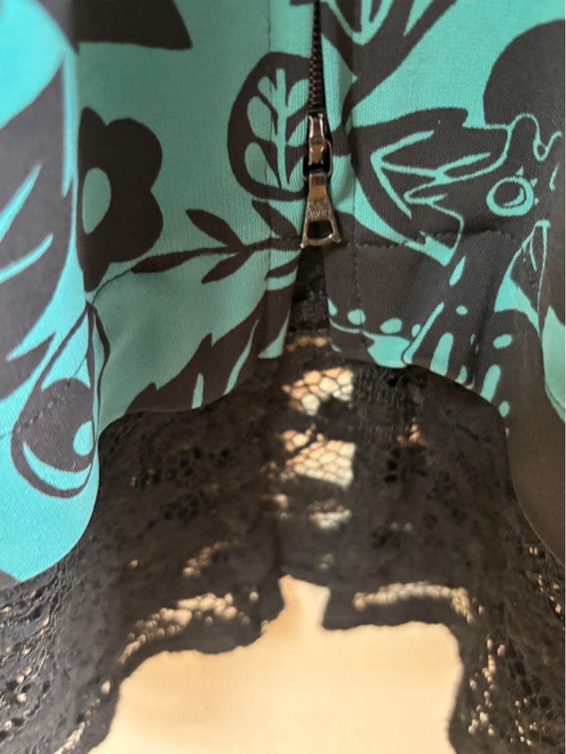 『美品』⭐️トクコプルミエヴォル⭐️黒地に木やお花鳥等柄裾レース豪華チュニック❣️