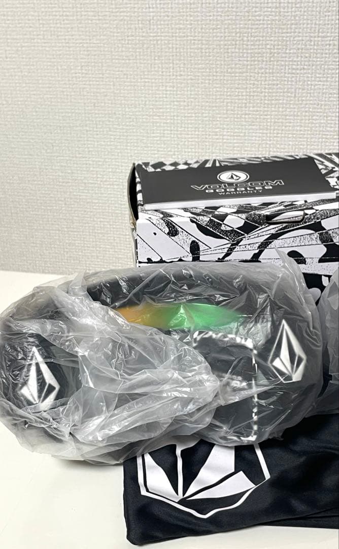 新品未使用【VOLCOM/ 】ボルコム平面 ゴーグル A定価より50%以上オフ