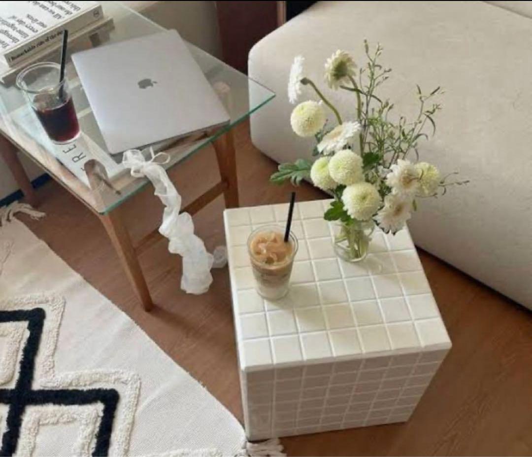 韓国インテリア　タイルテーブル