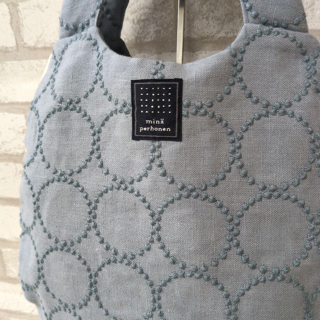 [美品] ミナ ペルホネン タンバリン エッグバッグ トートバッグ　水色 刺繍
