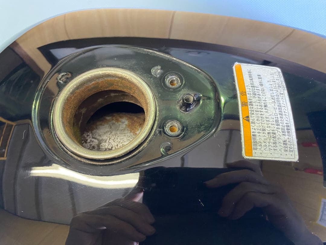 250TR 純正　フューエルタンク　黒　白　インジェクション　FI