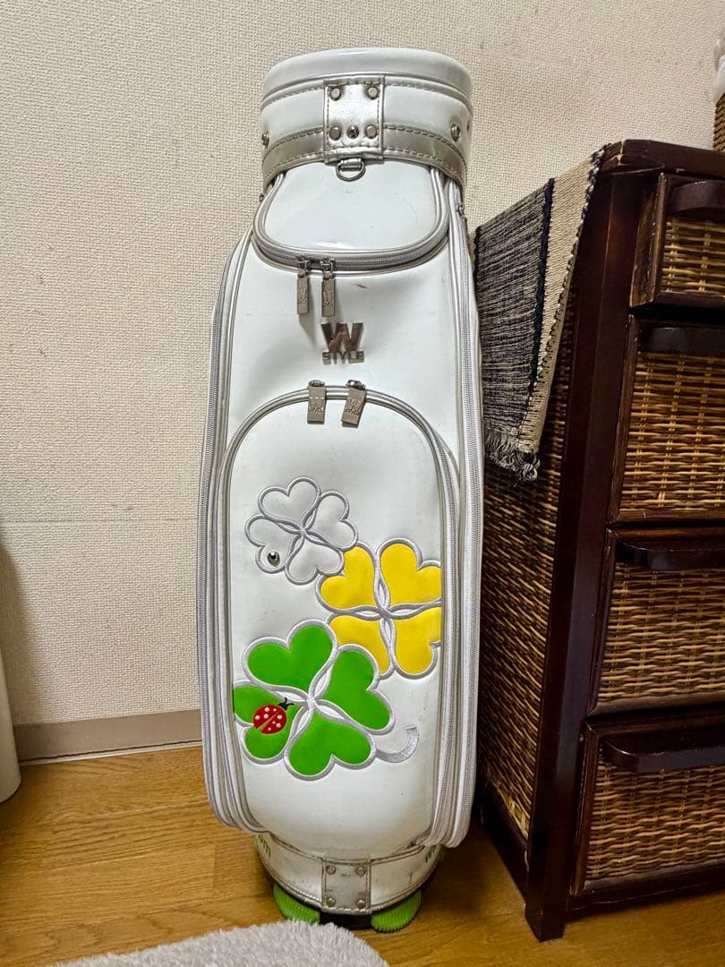 ウィンウィンレディースキャディバック未使用フード付き