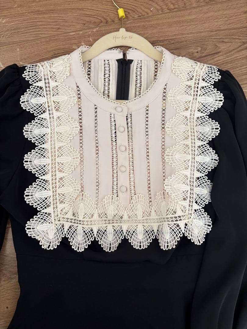 ワンピース Herlipto Le Grand Midi Dress