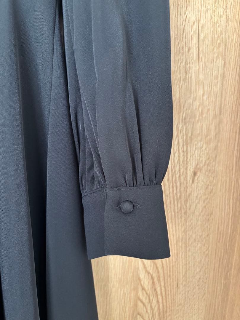 ワンピース Herlipto Le Grand Midi Dress