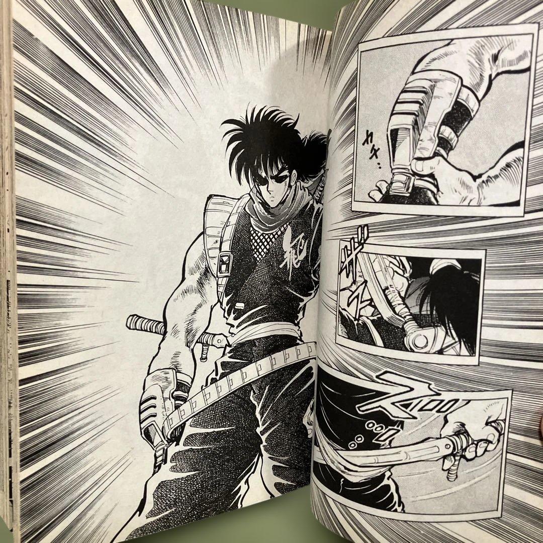 コミック「ストライダー飛竜」 美品です。※紙の経年劣化（黄ばみ）はあります。