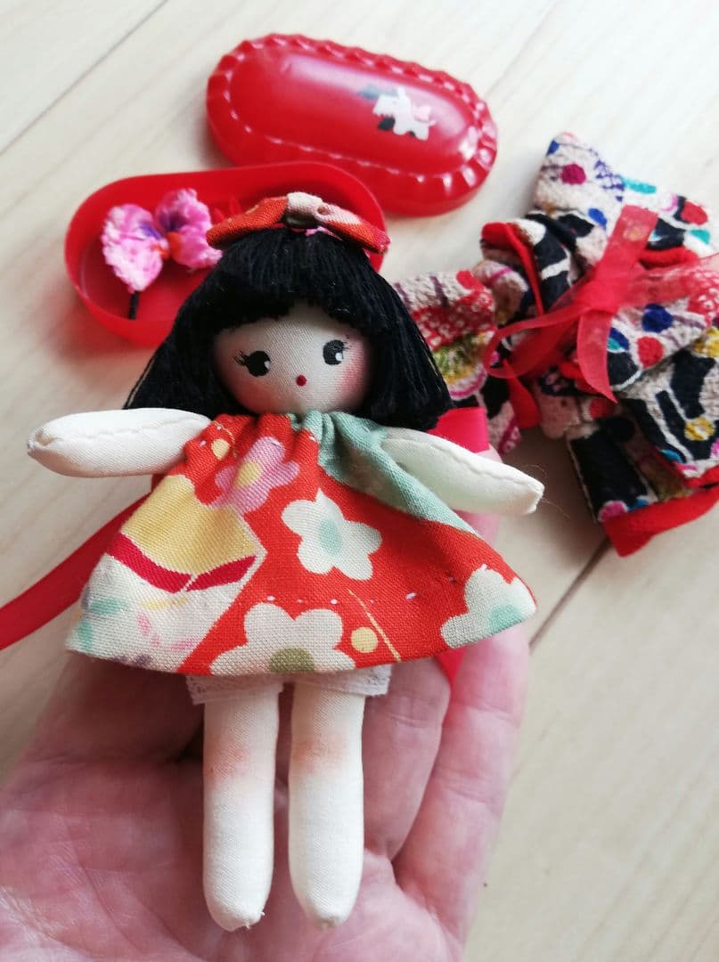 昭和レトロ　雛道具　ミニチュア布張りタンス　文化人形　ヘロヘロ人形　着せ替え人形