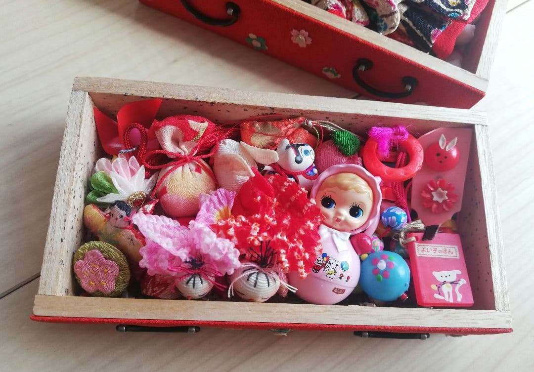 昭和レトロ　雛道具　ミニチュア布張りタンス　文化人形　ヘロヘロ人形　着せ替え人形