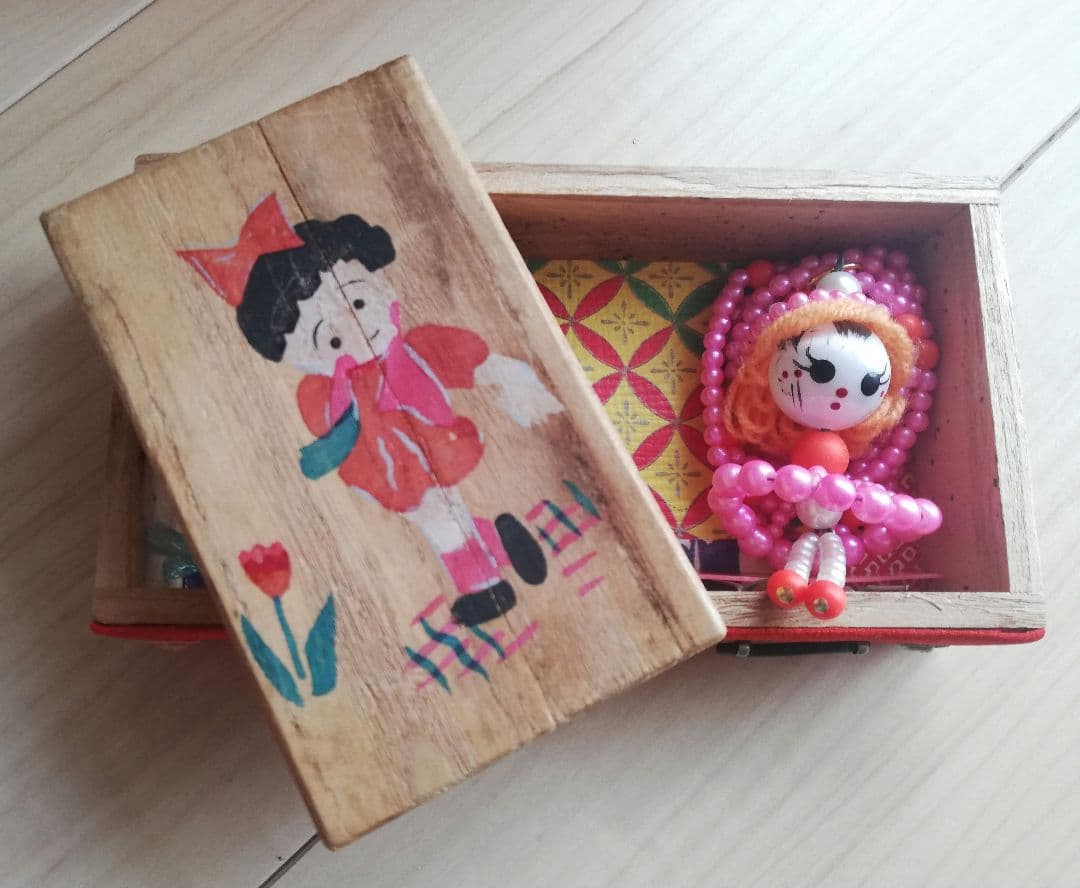 昭和レトロ　雛道具　ミニチュア布張りタンス　文化人形　ヘロヘロ人形　着せ替え人形