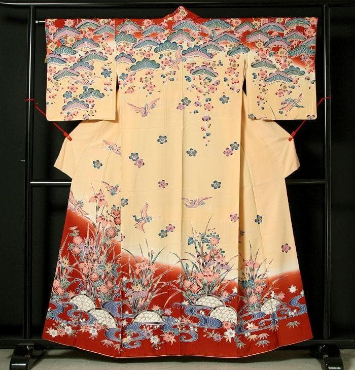 7626■　ややスリム　肩裾模様　紅型訪問着　美品