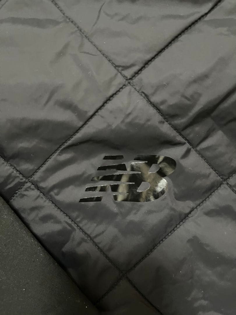 ニューバランスブラックアウトパフォーマンス中綿トップ＆パンツ