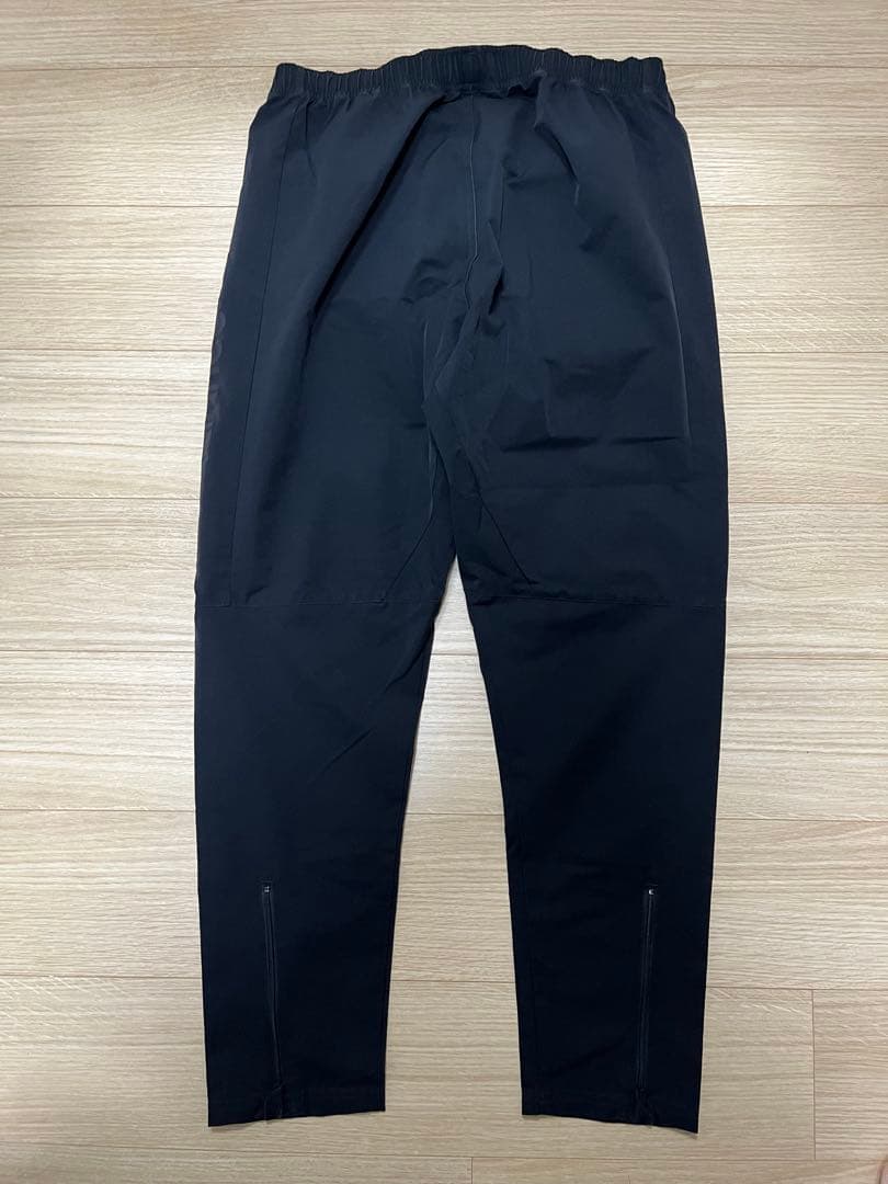 ニューバランスブラックアウトパフォーマンス中綿トップ＆パンツ