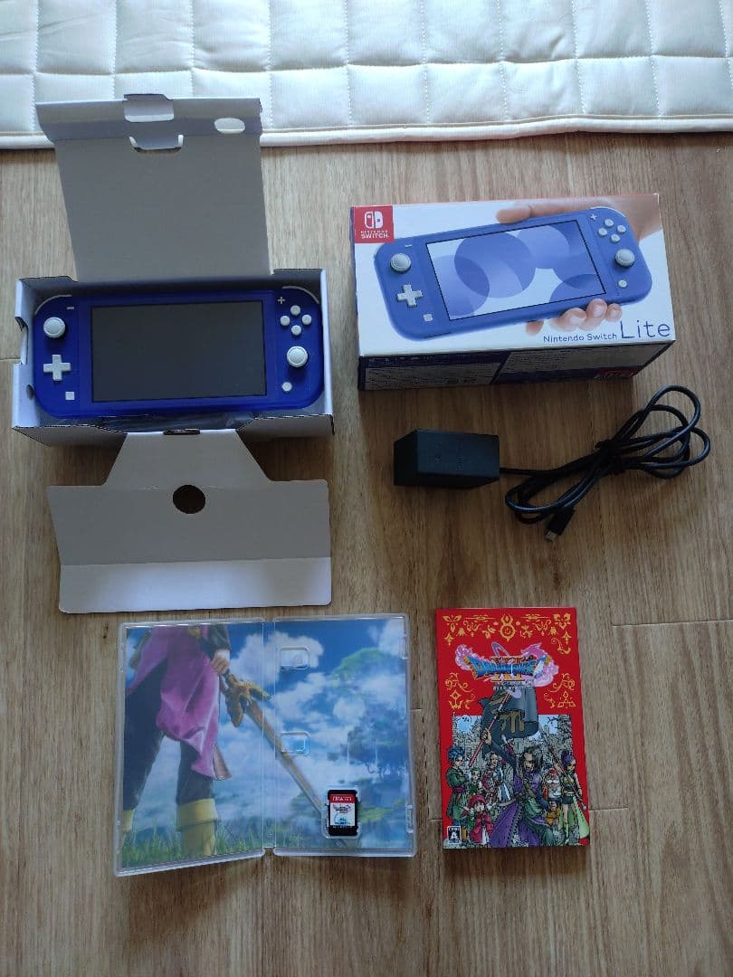 ニンテンドースイッチライト ブルー 充電器 DQ11ソフト付き