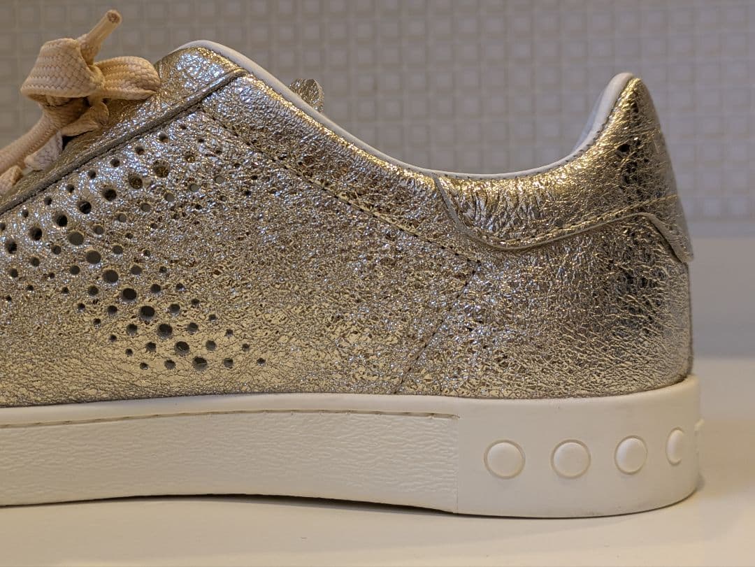 TOD'Sスニーカー　1回のみ使用　プラチナ　23cm