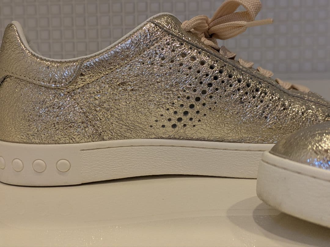 TOD'Sスニーカー　1回のみ使用　プラチナ　23cm