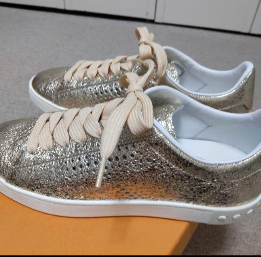 TOD'Sスニーカー　1回のみ使用　プラチナ　23cm