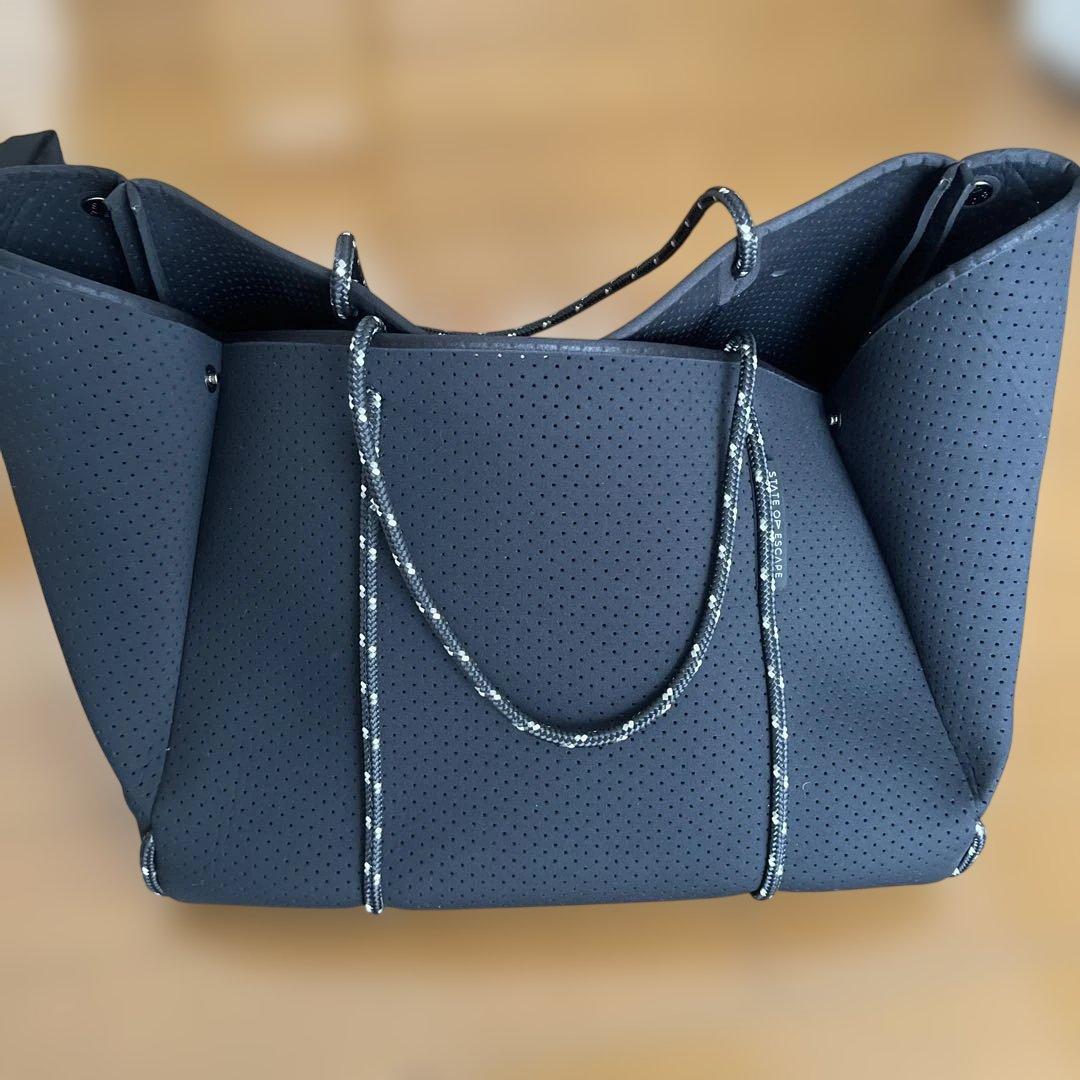 STATE OF ESCAPADE ブラック トートバッグ