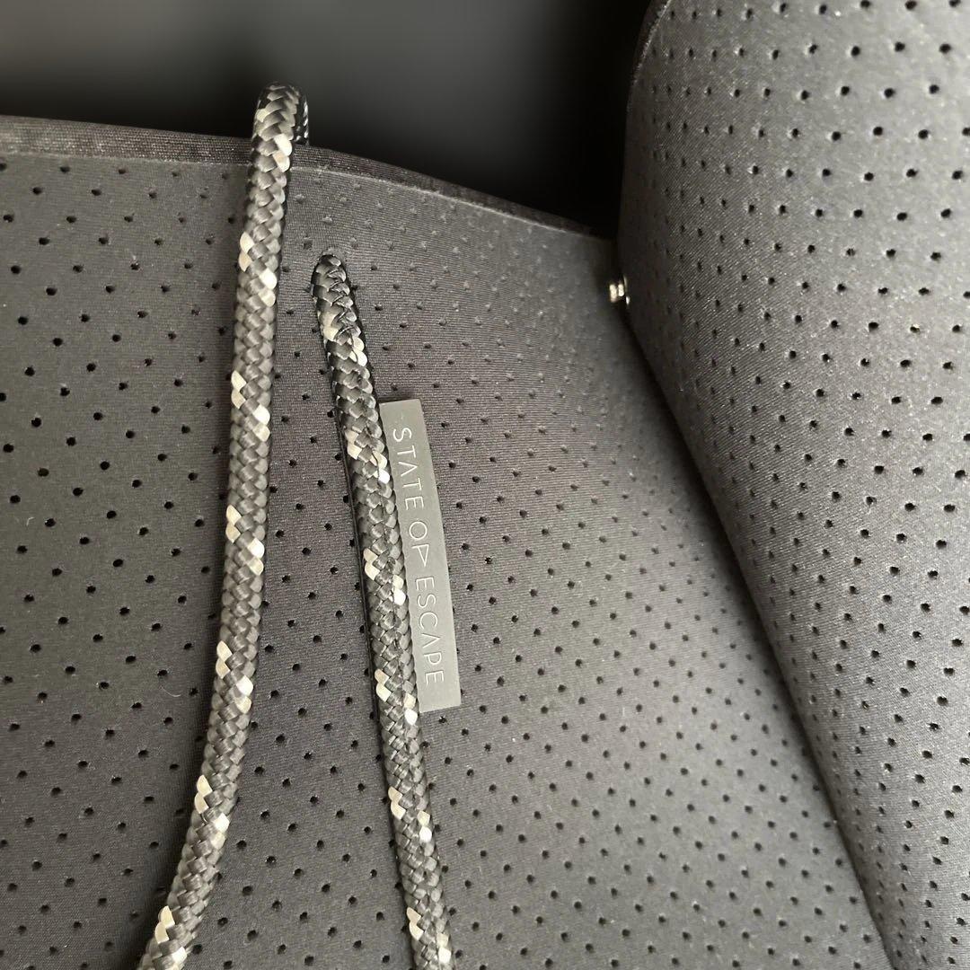 STATE OF ESCAPADE ブラック トートバッグ