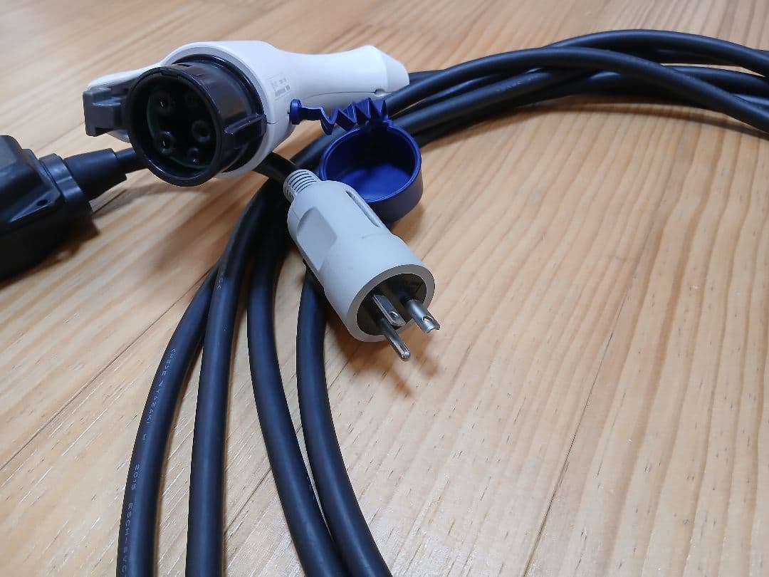 NISSAN EV充電ケーブル