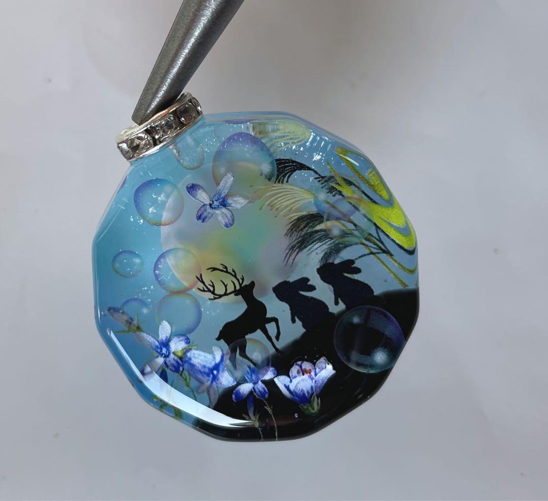 夕夏/レジン/早秋の鹿と親子うさぎ　ススキ　蓄光　オルゴナイトネックレス