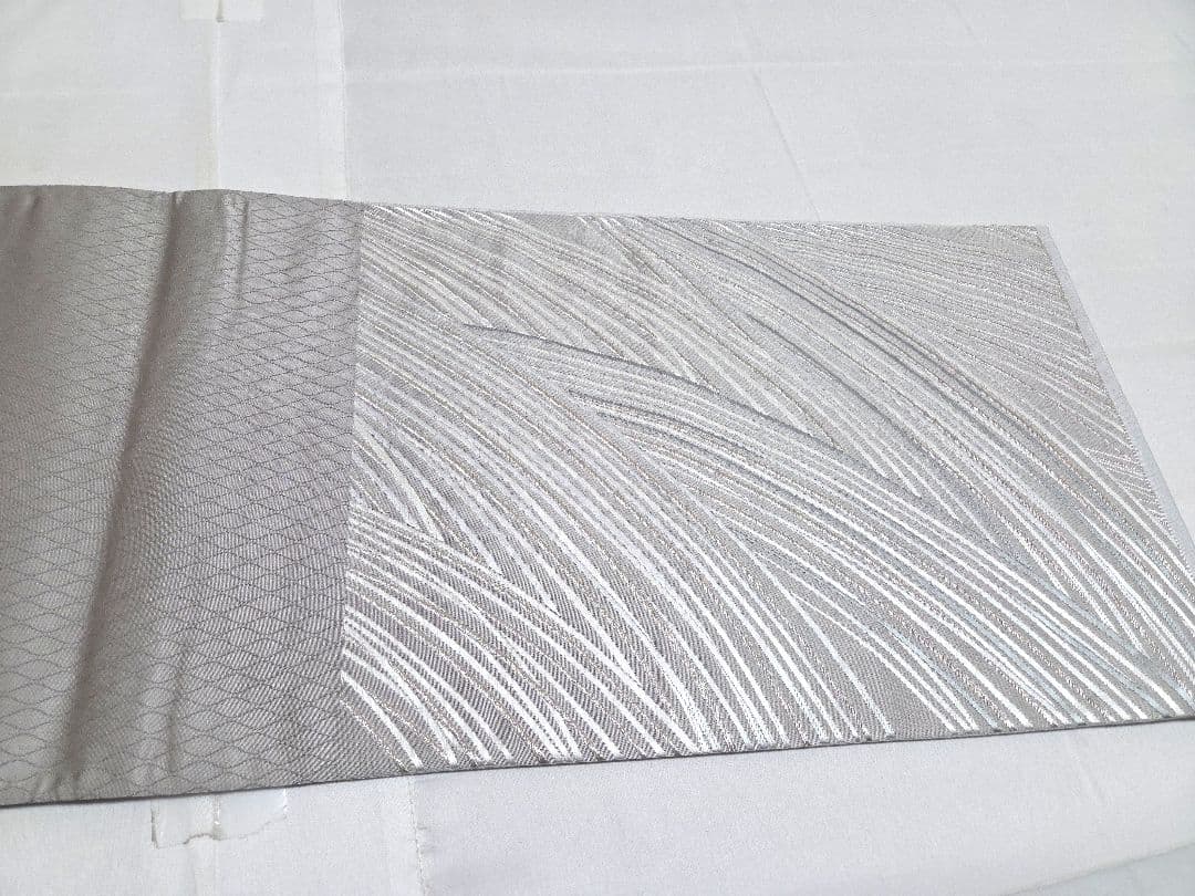 A◆着物くつろぎ 美品 ライン模様 手織 引箔 銀 六通 正絹 フォーマルな袋帯