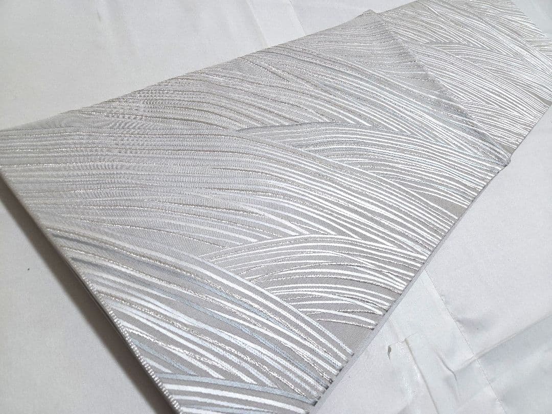 A◆着物くつろぎ 美品 ライン模様 手織 引箔 銀 六通 正絹 フォーマルな袋帯