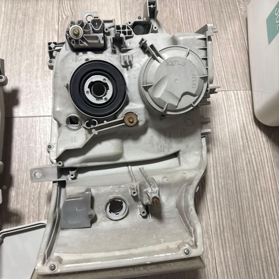 ハイエース 3型 純正 ヘッドライト 左右 割れなし