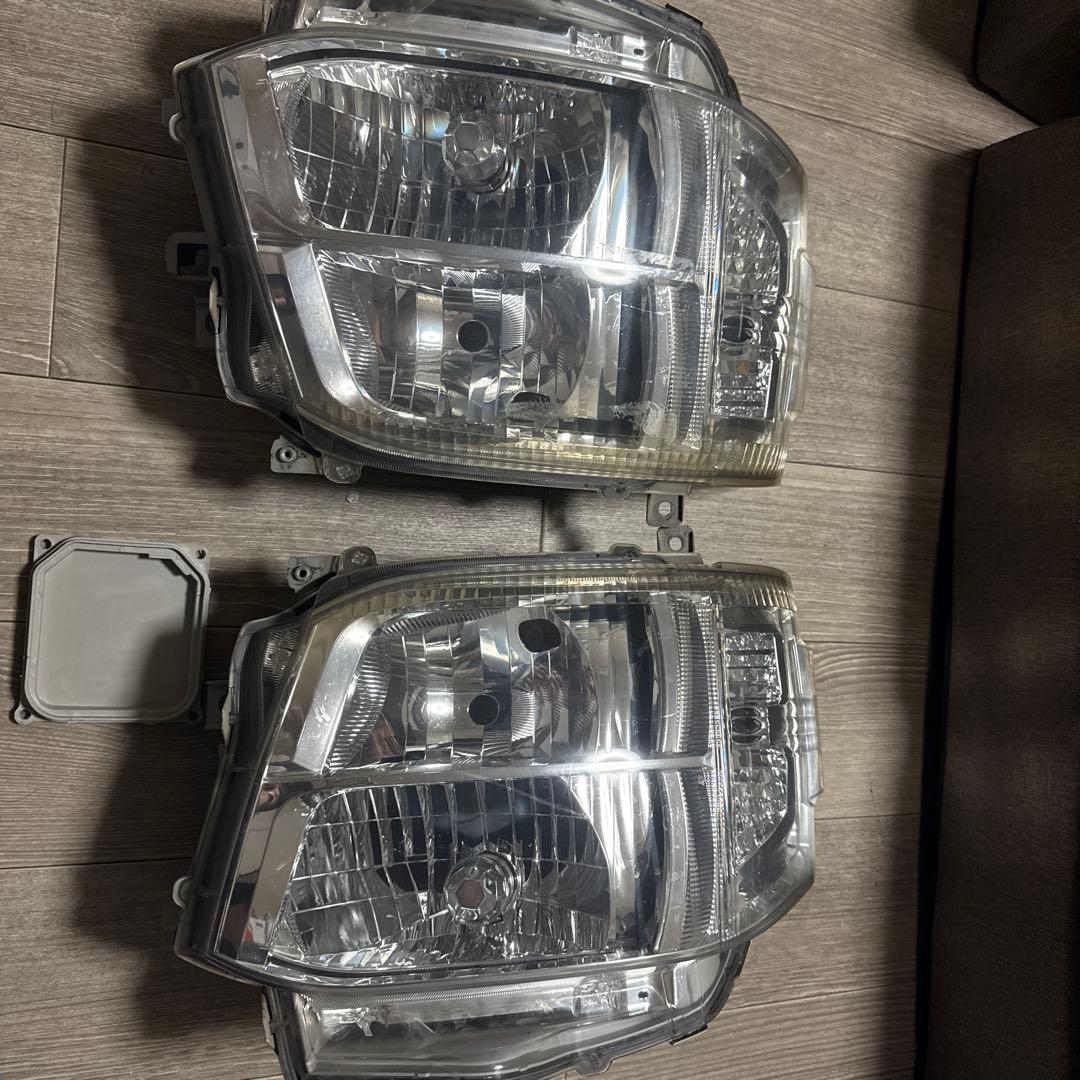 ハイエース 3型 純正 ヘッドライト 左右 割れなし