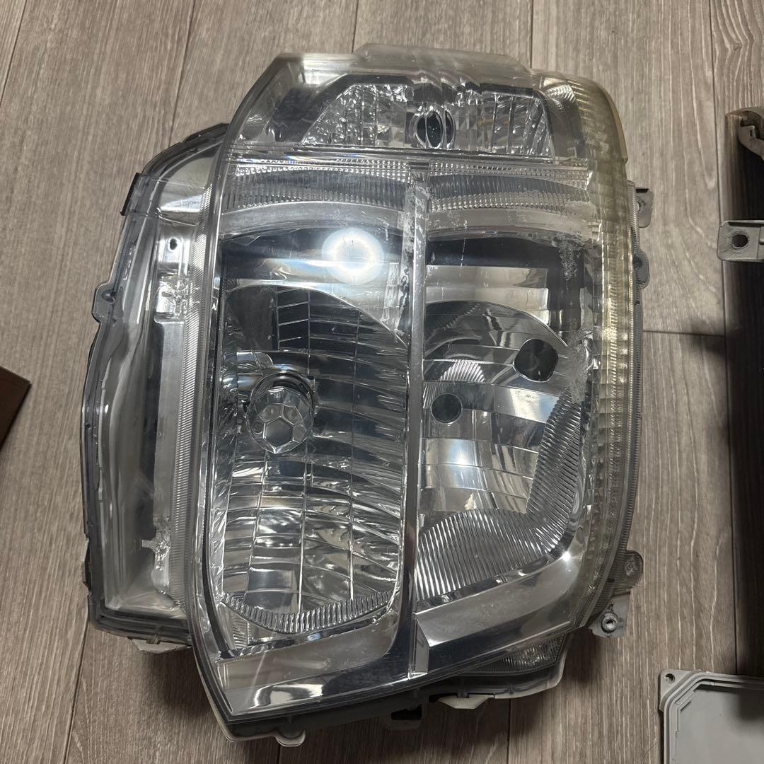 ハイエース 3型 純正 ヘッドライト 左右 割れなし