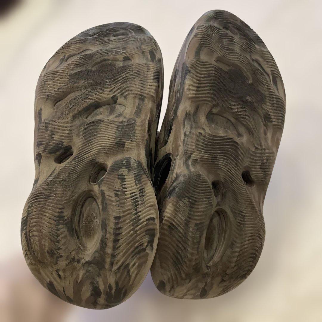 [アディダス] YEEZY FOAM RUNNER MX CINDER