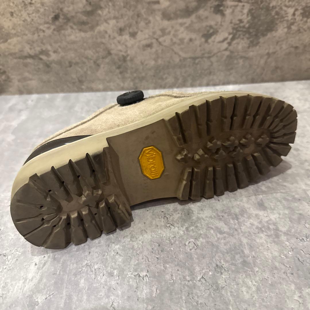 pg knock ベージュ スエード モカシン ダイヤル式　playground