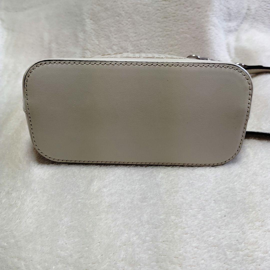 グッチ　セガコラボ　ショルダーバッグ　ミニバッグ　GUCCY　ホワイト　ゴールド