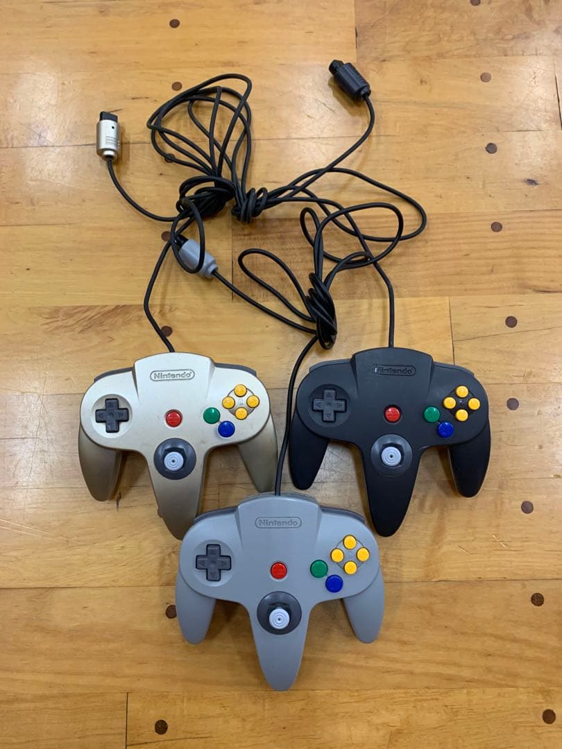 Nintendo 64 本体 ゲーム4本 コントローラー3個セット