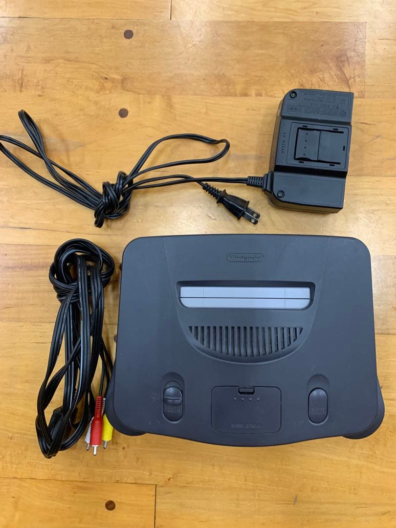 Nintendo 64 本体 ゲーム4本 コントローラー3個セット
