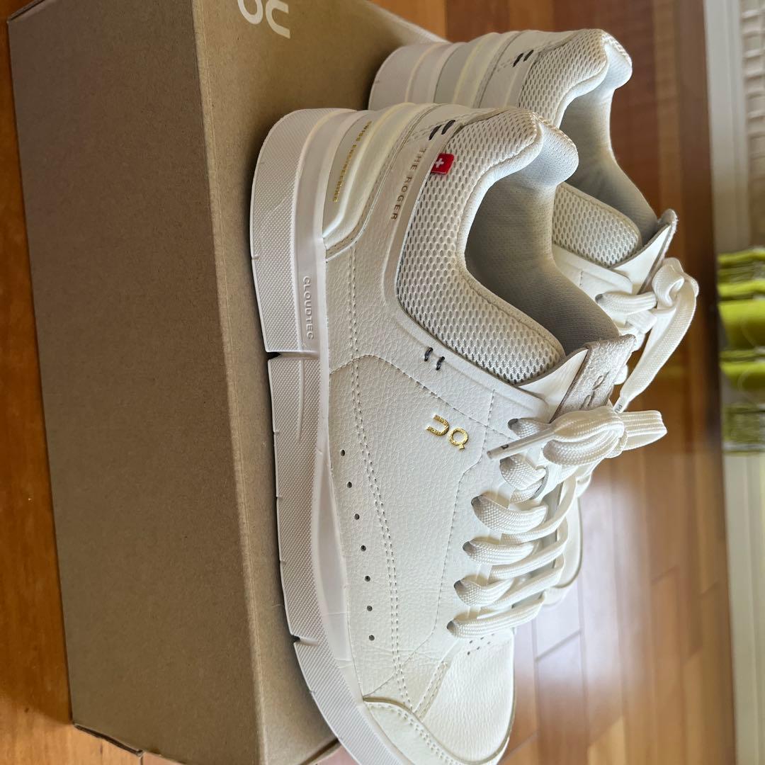 onシュ-ズ　THE ROGER CENTER COURT 25 サイズ