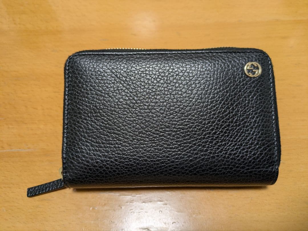 GUCCI　ラウンドファスナー　二つ折り財布