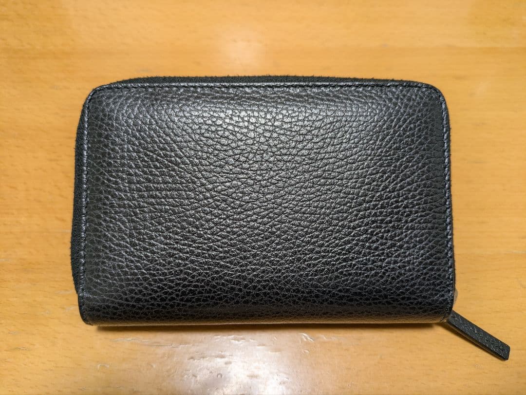 GUCCI　ラウンドファスナー　二つ折り財布