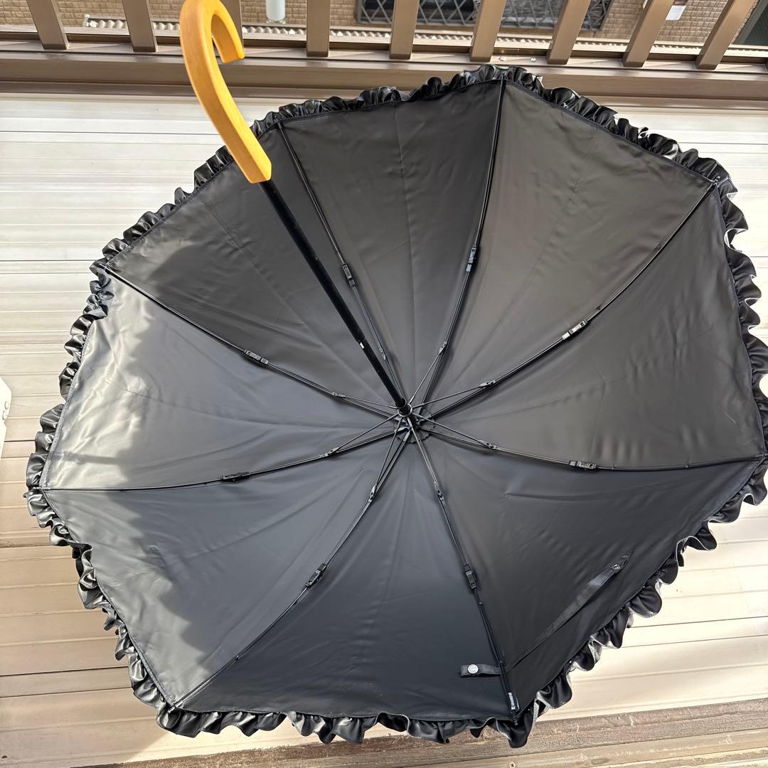 サンバリア100 折りたたみ日傘 2段折 フリル ブラック　木曲がり手元