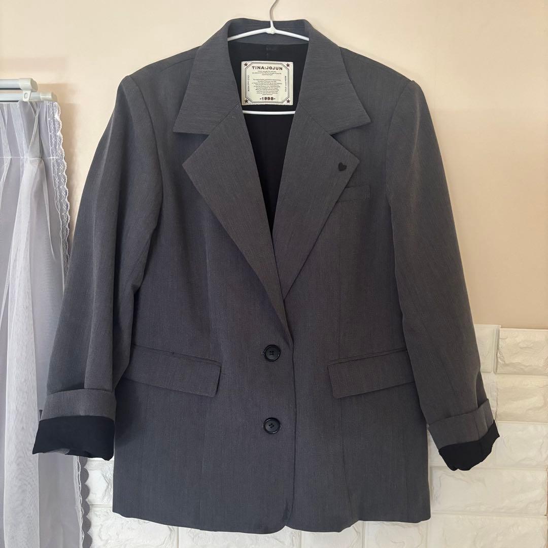 TINA：JOJUN ハート刺繍入り テーラードジャケット