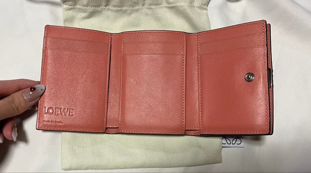 【極美品】LOEWE アナグラム トライフォールド ウォレット 折り財布 ピンク